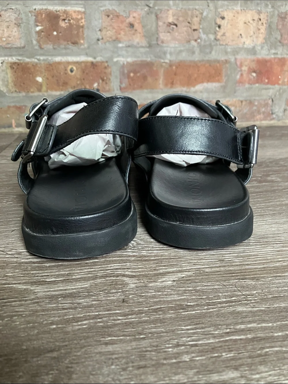 Vionic Men's Black Leather Fisherman Sandals